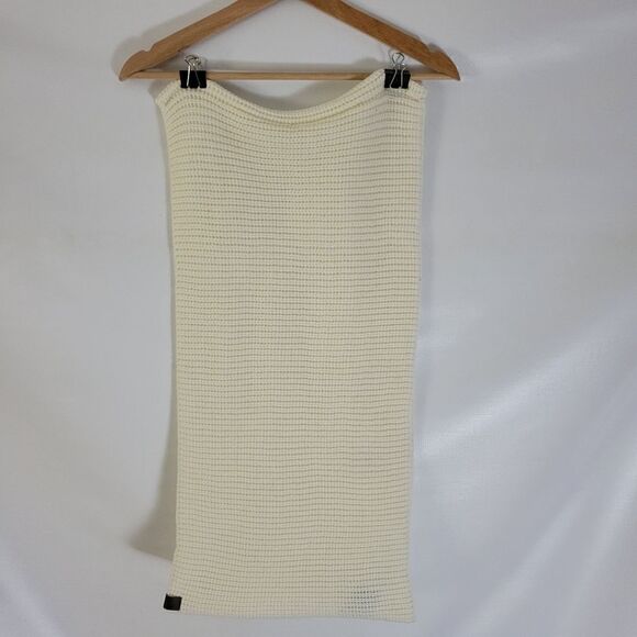 Mercedes Benz NWOT Cream Knit Cowl Scarf. - Picture 3 of 8